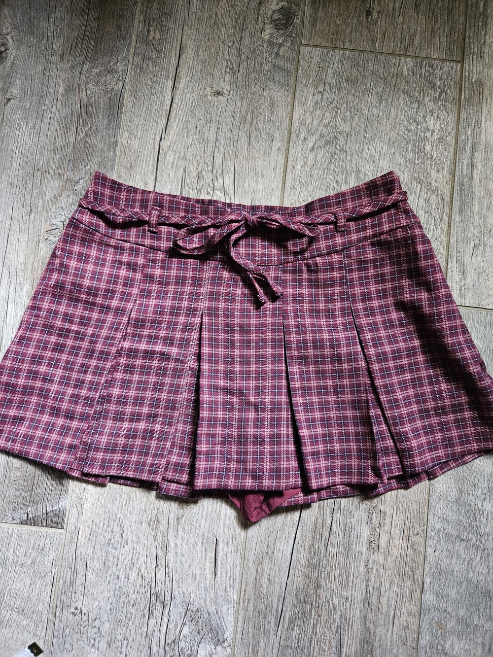 Hollister Plaid, Pleated, Burgundy and Navy Blue Mini Skort, Size Small